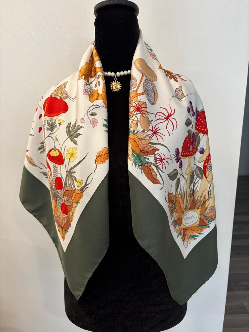 Gucci Silk Scarf Botanical Insect Floral Green Hand Rolled Made in Italy - Picture 3 of 11